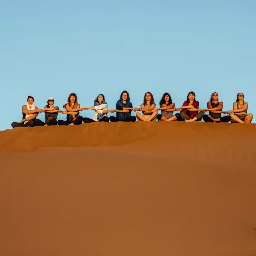 YOGA-IN-THE-DESERT_Marrakech_desert_Ethnic-Morocco-Tours-min